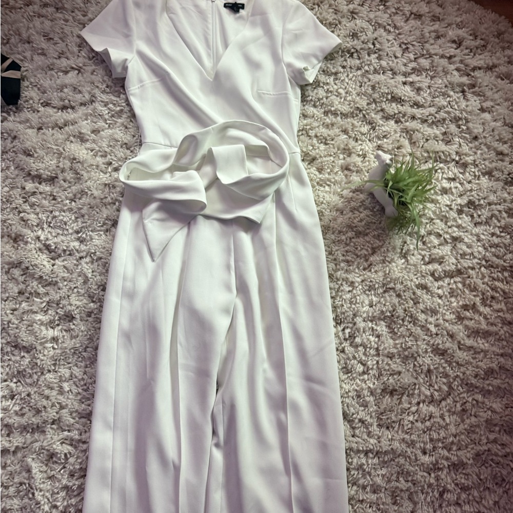 Club Monaco Elegant White Dress jumpsuit with Bow Detail - Picture 5 of 7